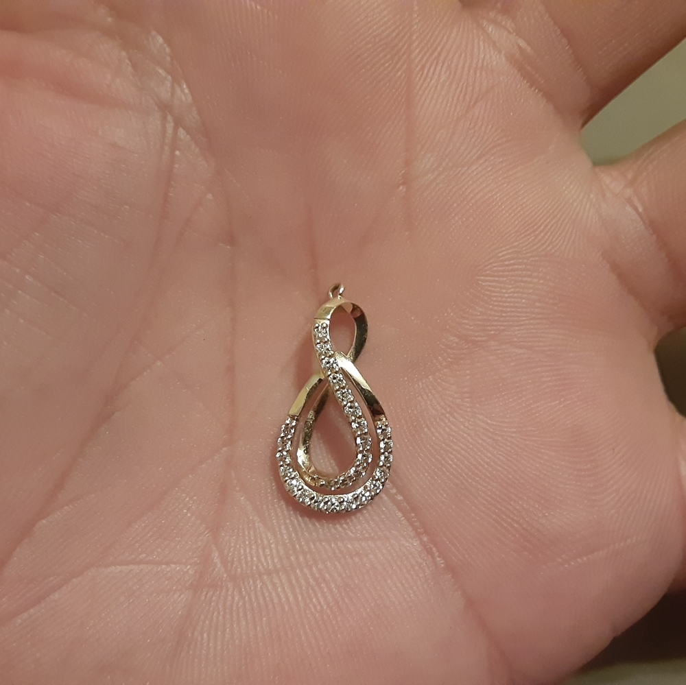 14KT LE VIAN GOLD AND DIAMOND PENDANT